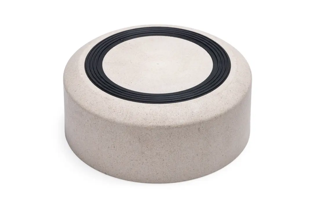 Designed by Lotte Noor Voerbak Hond - Bamboe Beige 17cm