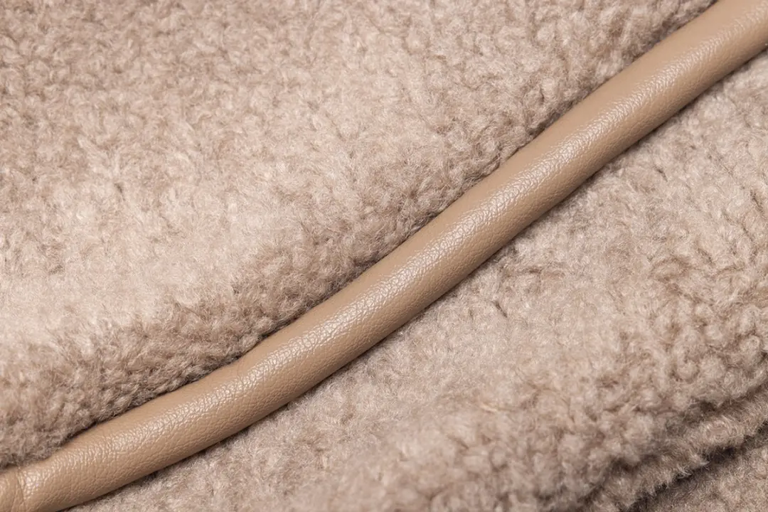 Designed by Lotte Tebby Draagtas Hond - Beige