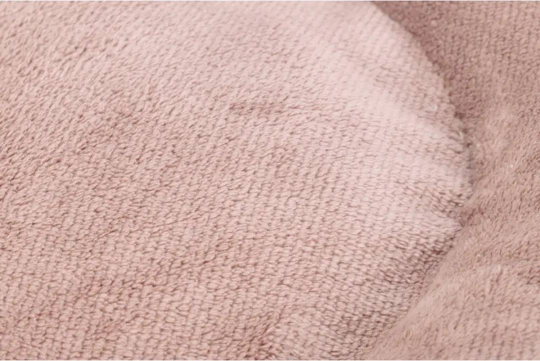 Designed by Lotte Ligmand Ribbed Kattenmand Roze - 50x50x17cm