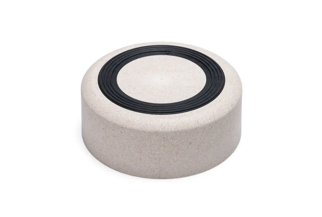 Designed by Lotte Noor Voerbak Hond - Bamboe Beige 14cm