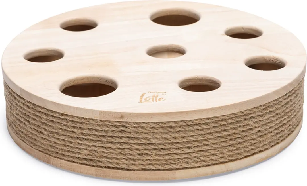 Designed by Lotte Raya Kattenspeelgoed