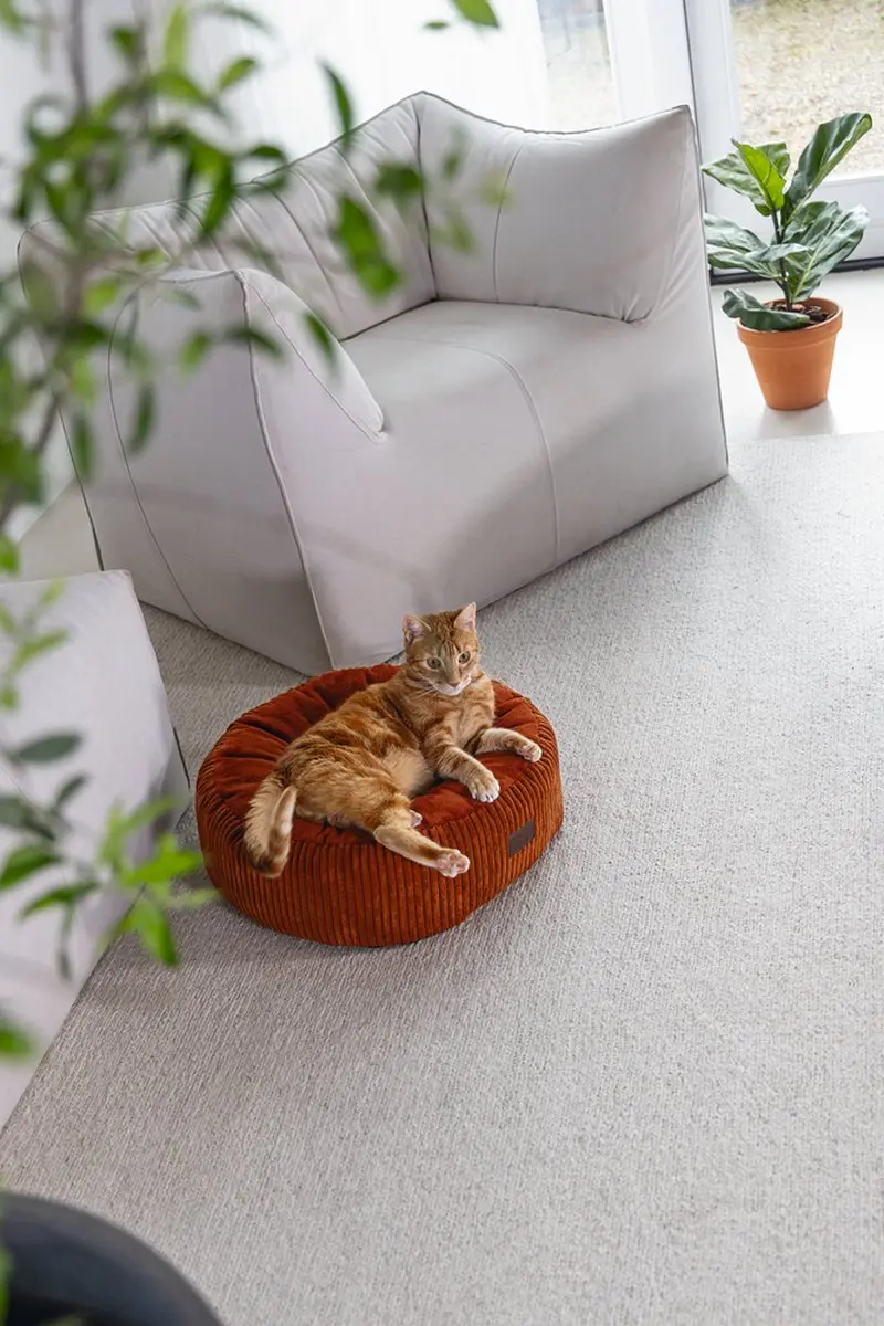 Designed by Lotte Ligmand Ribbed Kattenmand Terra 50x50x17cm