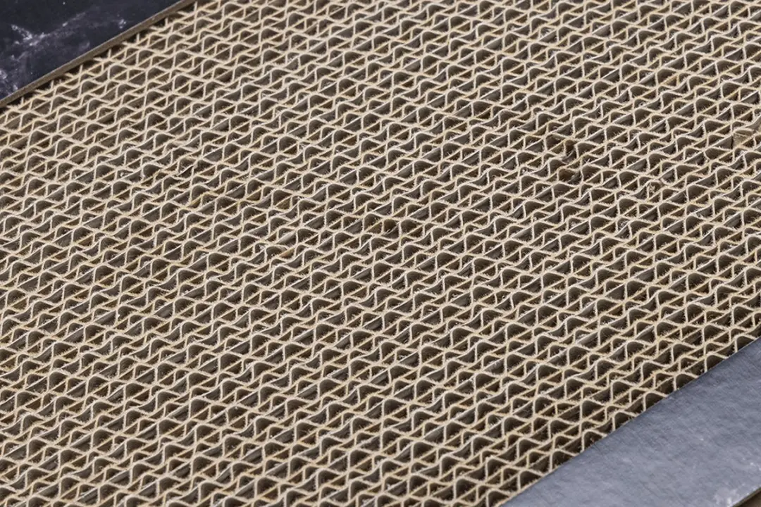 Designed by Lotte Meda Krabkarton - Zwart 58x35x6cm