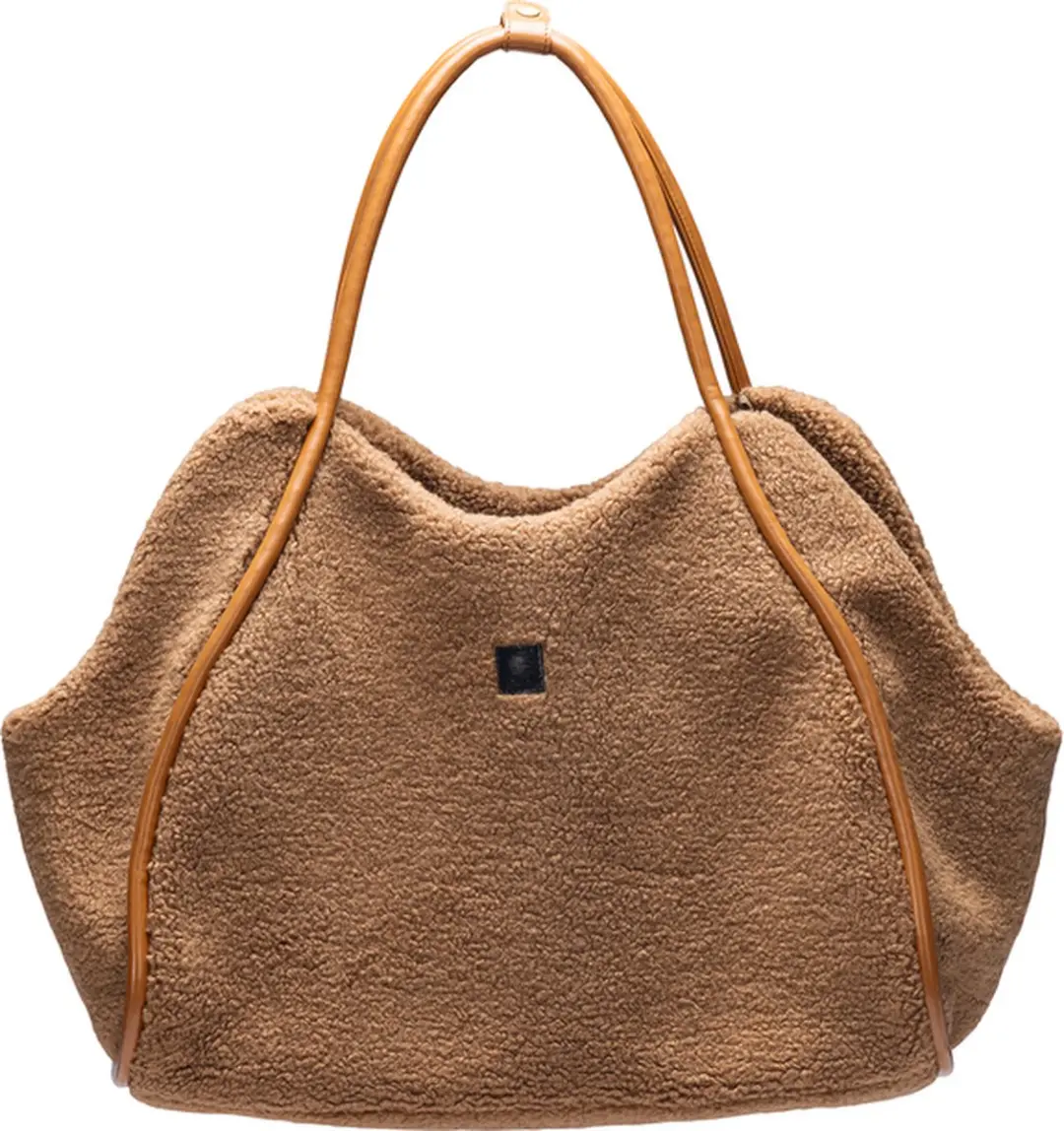 Designed by Lotte Tebby Draagtas Hond