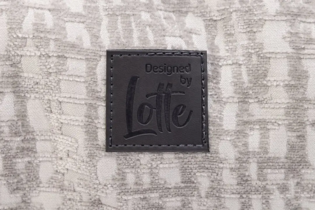 Designed by Lotte Ortho Ligkussen Maze Essence 100x70cm - Lichtgrijs