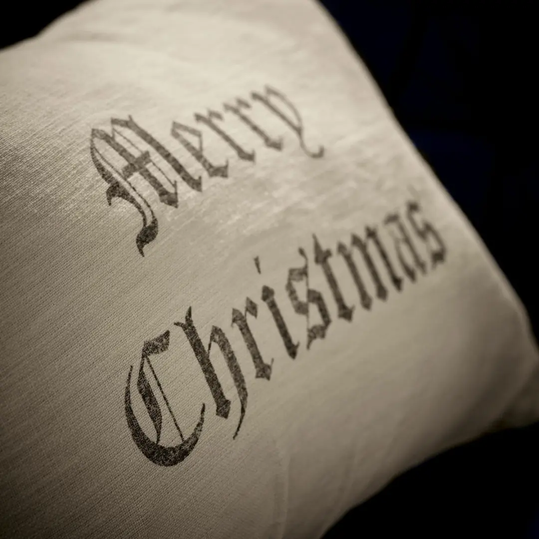 Loberon Kussenhoes Merry Christmas - crème/grijs - afbeelding 4 van 5