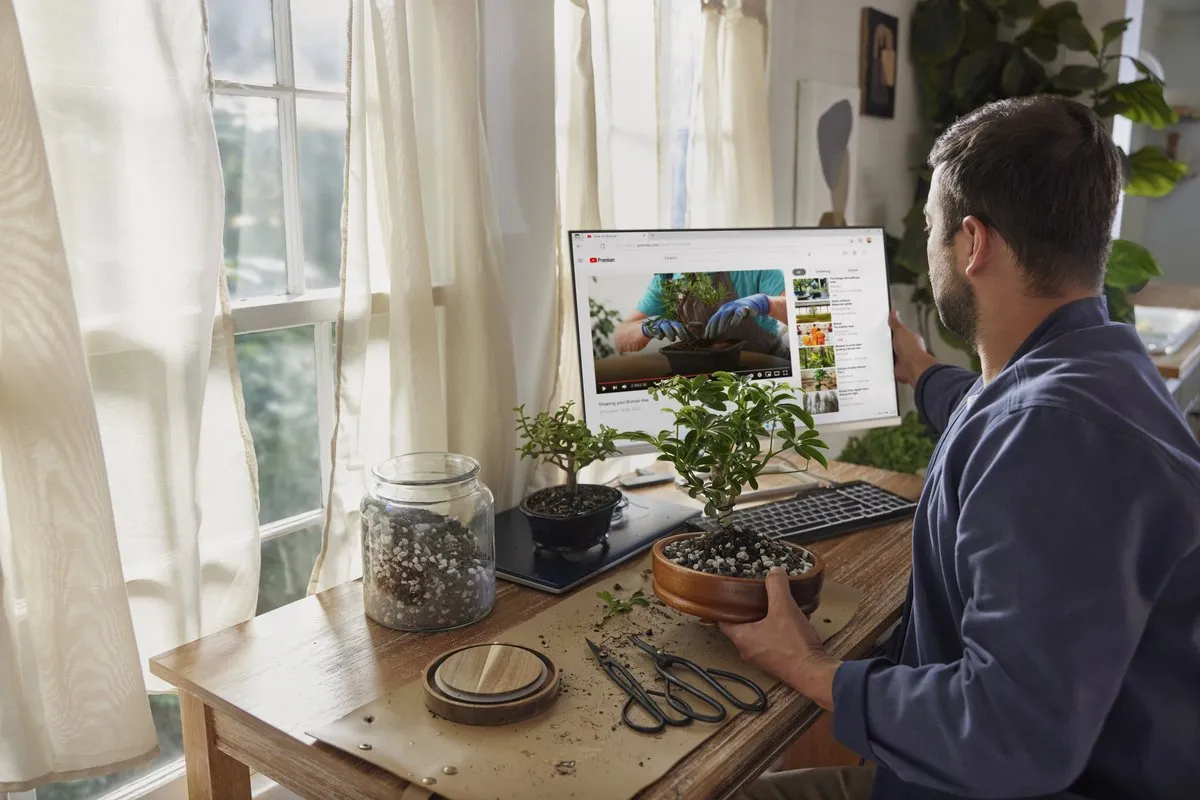 HP Series 5 27inch FHD Monitor 527sa