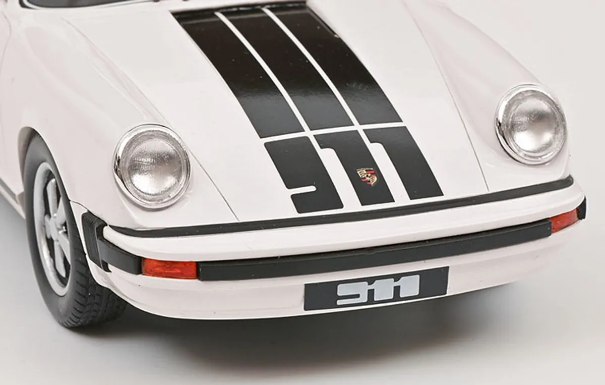 Porsche 911 Coupé 1:18 Schuco - Rood