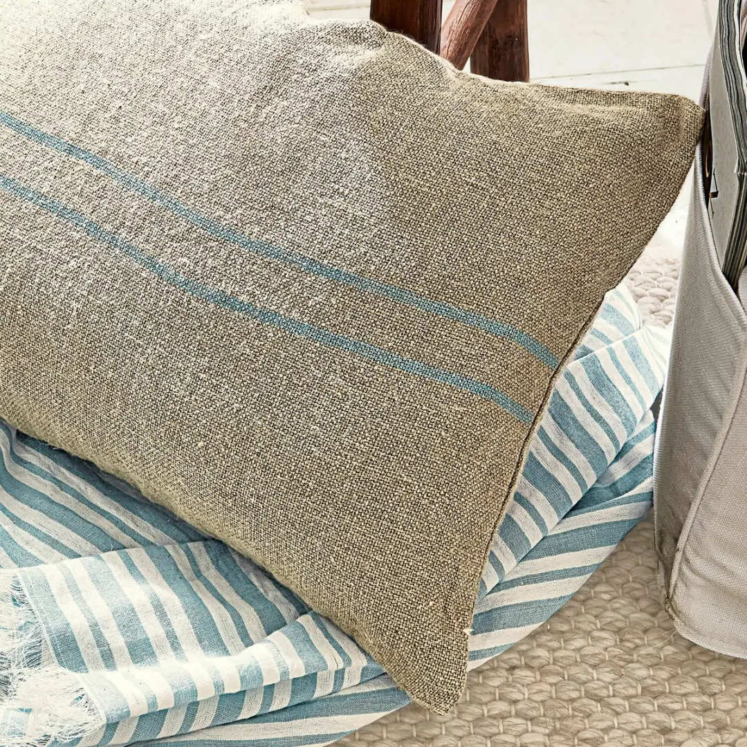 Loberon Kussenhoes Arrentès - beige/blauw - afbeelding 3 van 4