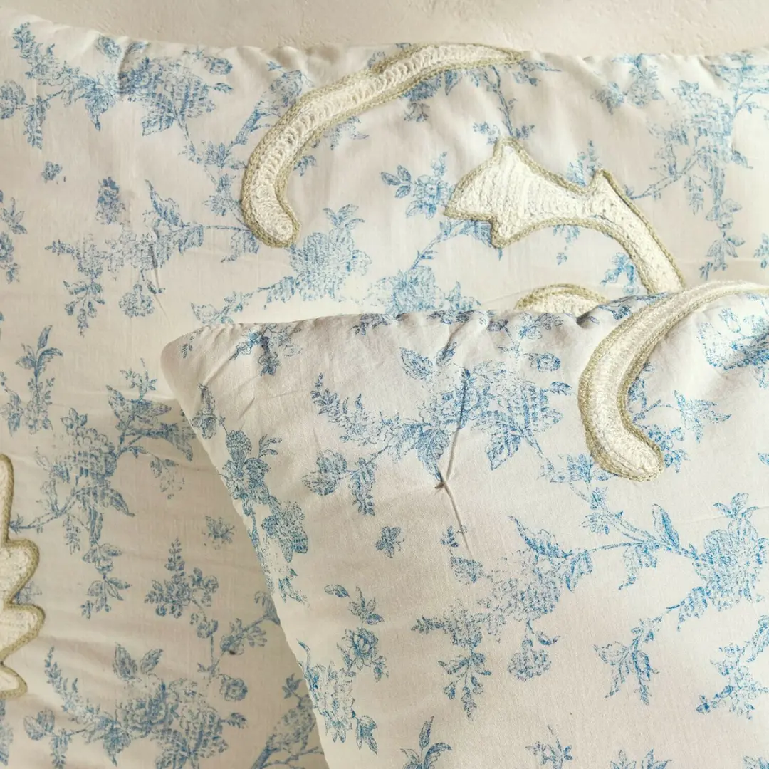 Loberon Kussenhoes Rocaille Étoilée - 2 Stuks Wit/Blauw - afbeelding 4 van 6