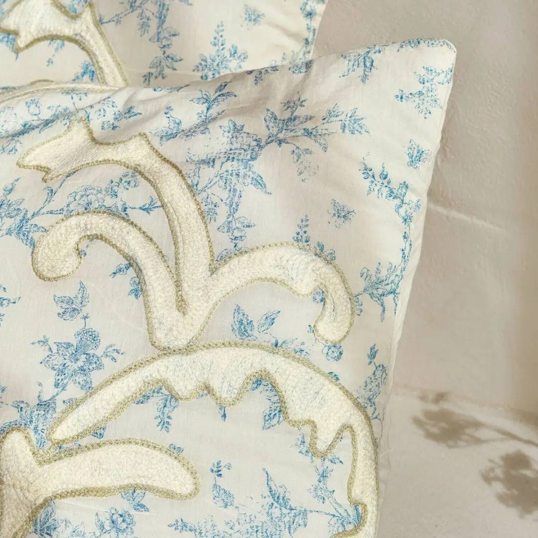 Loberon Kussenhoes Rocaille Étoilée - 2 Stuks Wit/Blauw - afbeelding 6 van 6