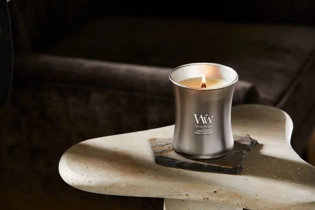 Woodwick Precious Metals Melanite Mist Geurkaars - 60 uur - Antraciet
