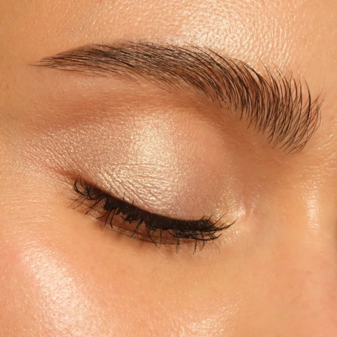 Essence Blur Nude Eyeshadow Stick 05 Oat Milk Glow - 10g - afbeelding 4 van 6