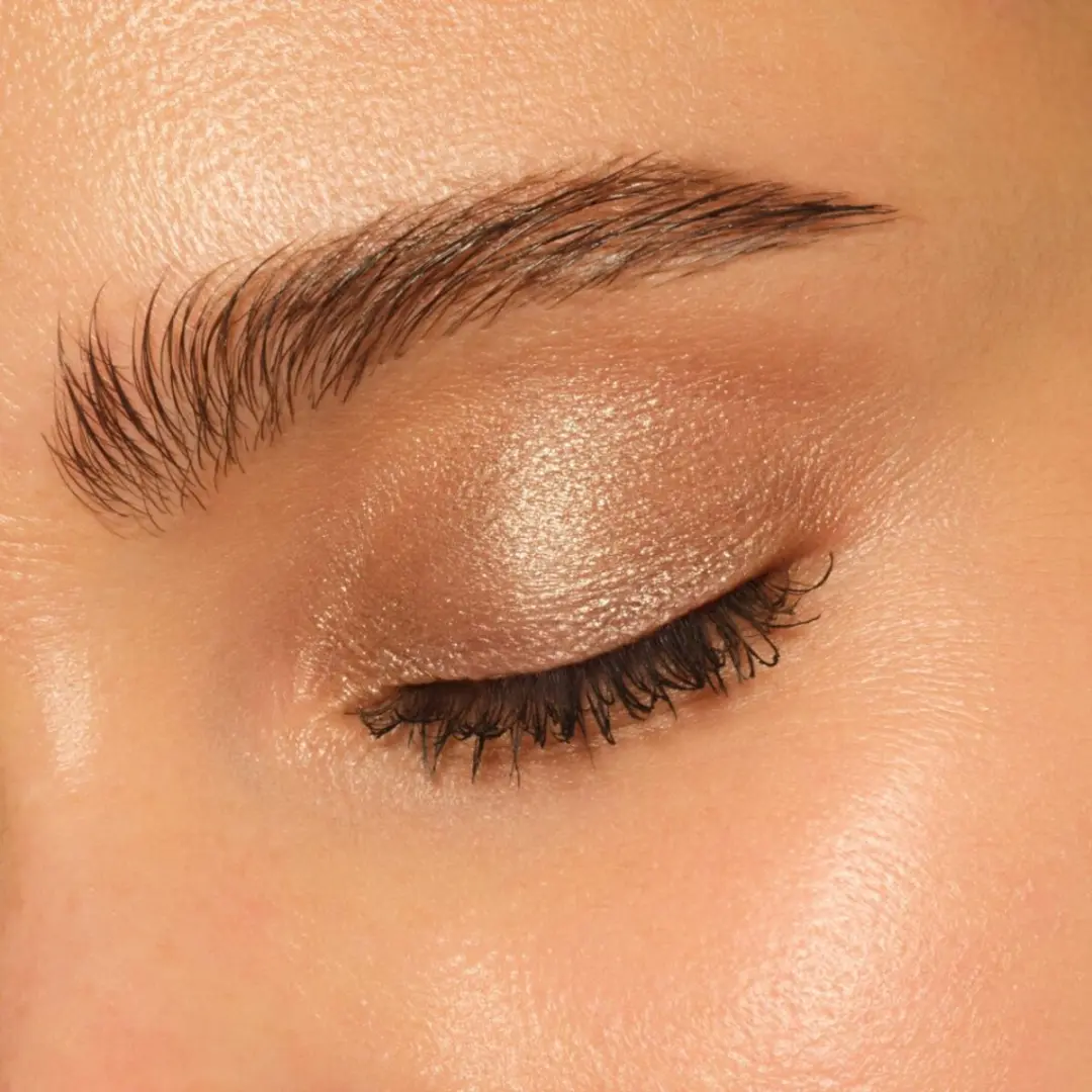 Essence Blur Nude Iced Mocha Oogschaduwstick 10g - afbeelding 2 van 6