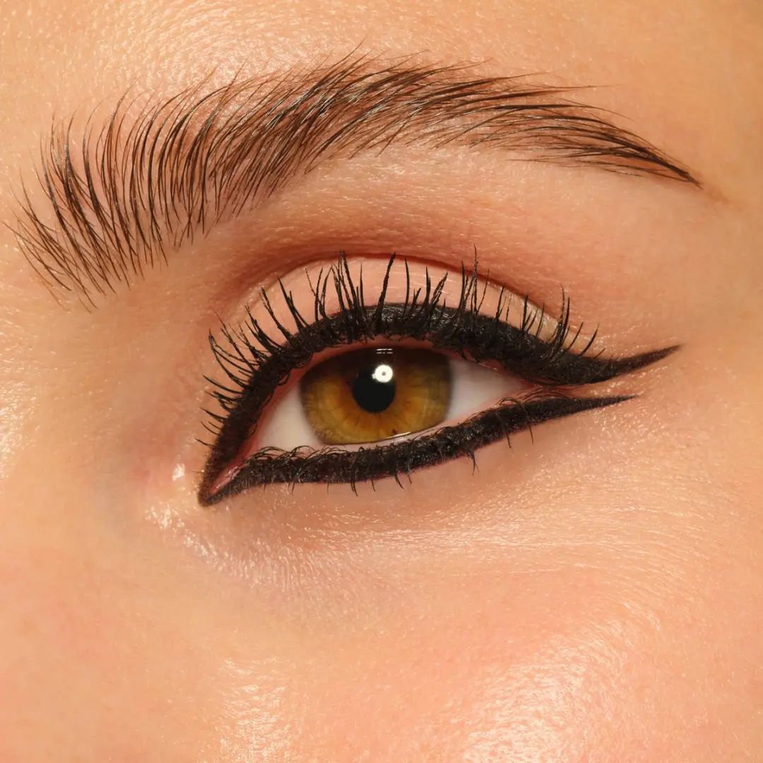 Essence Lash Princess Party Oogpotlood - 01 Deep Black Waterproof - afbeelding 4 van 6