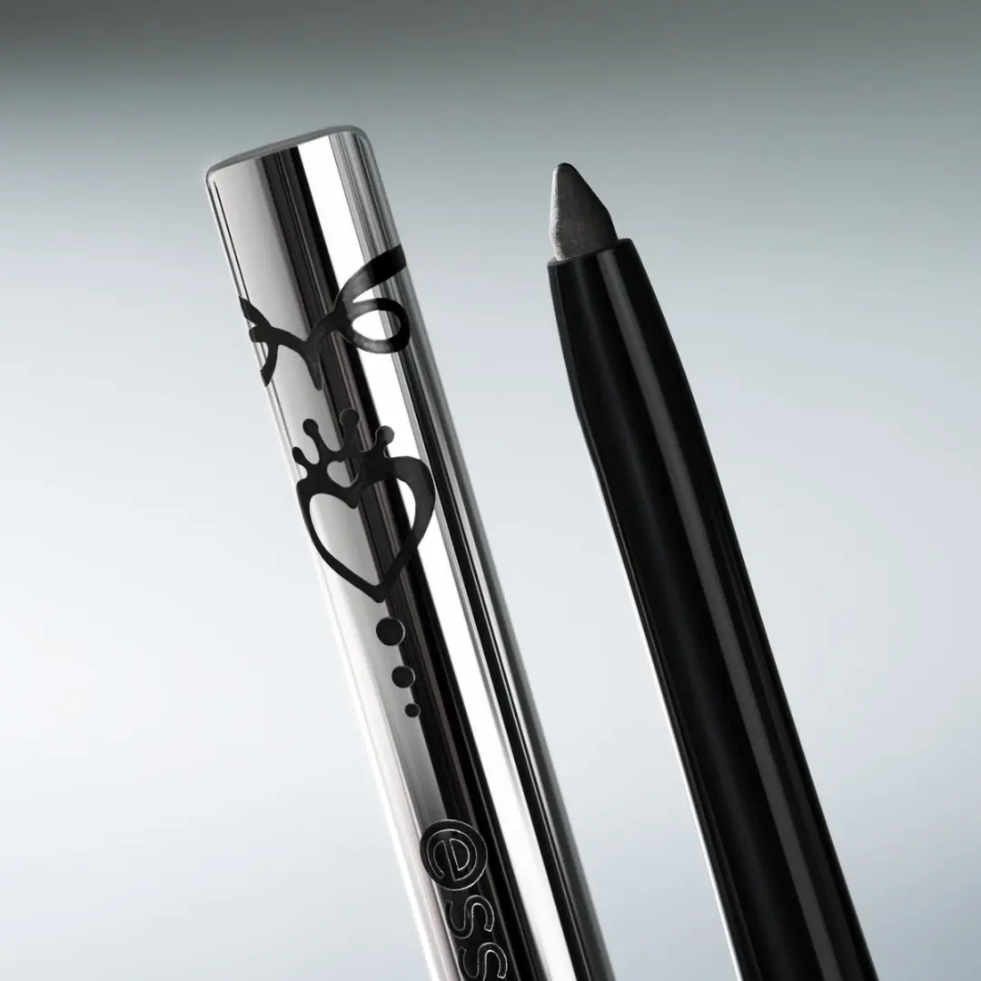 Essence Lash Princess Party Oogpotlood - 01 Deep Black Waterproof - afbeelding 5 van 6