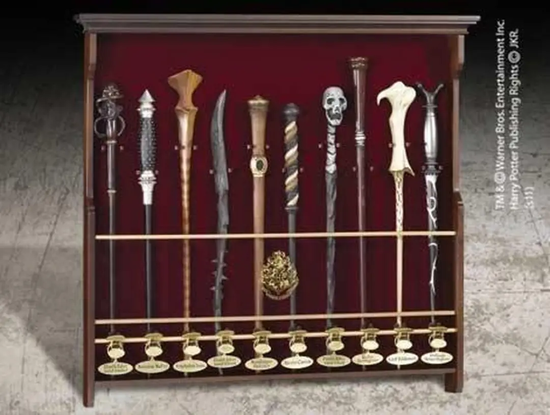 Harry Potter 10-Stuks Toverstaf Display - Hangend - Bruin/Rood - afbeelding 3 van 4