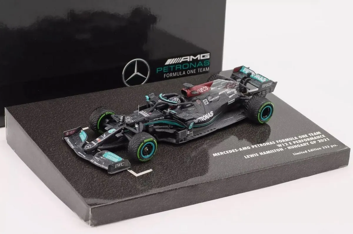 Formule 1 Mercedes-AMG Petronas F1 Team W12 E Perf #44 Hongarije GP 2021 - 1:43 - Minichamps 413 211144