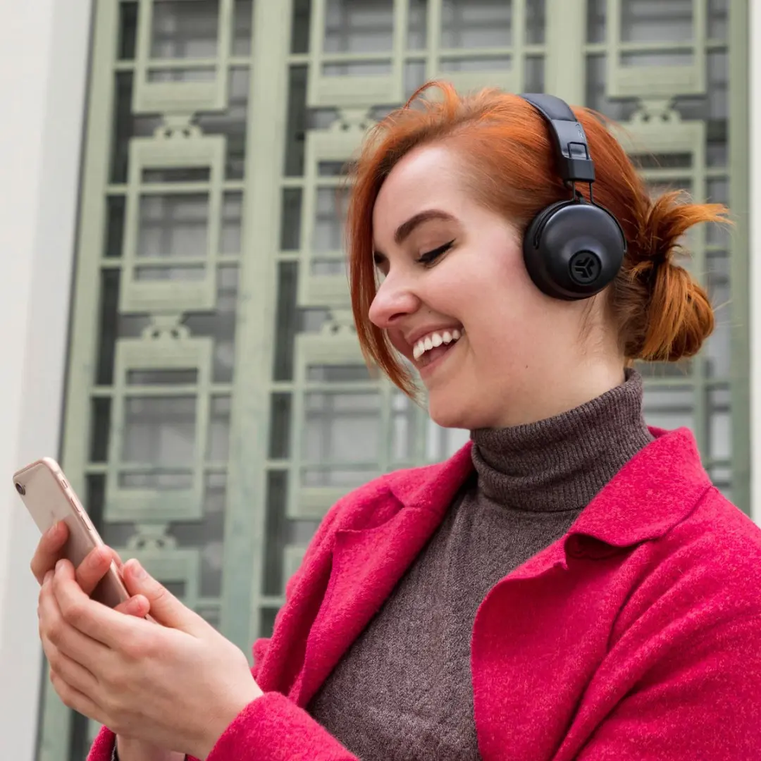 JLab Studio Wireless On-Ear Koptelefoon - Zwart - afbeelding 4 van 4