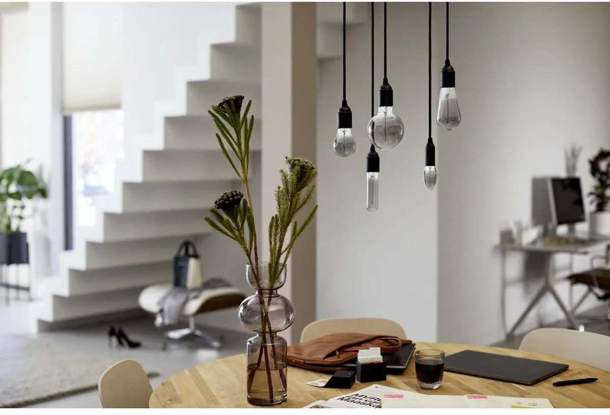 Philips Modern LED E27 Flame 11W - Warm wit - Helder glas