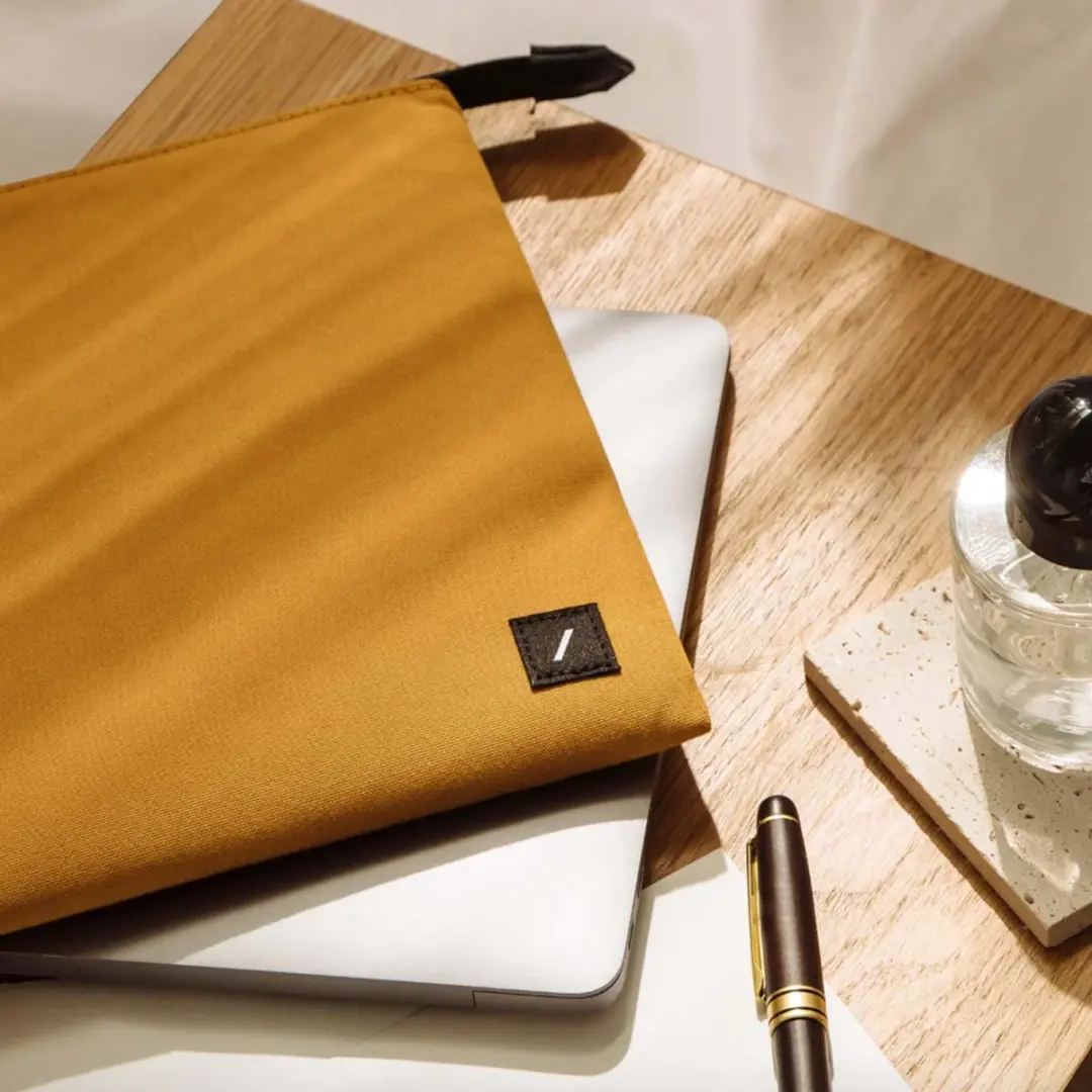 Native Union Stow Lite Sleeve MacBook 14 - 14 Inch - Transparent