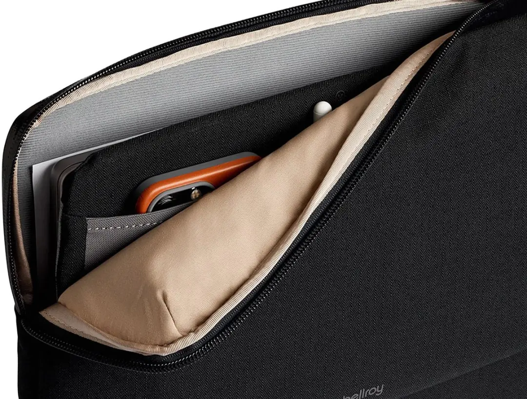 Bellroy Caddy Sleeve MacBook 14 - DLCA-BLK-231 - Zwart - afbeelding 2 van 6