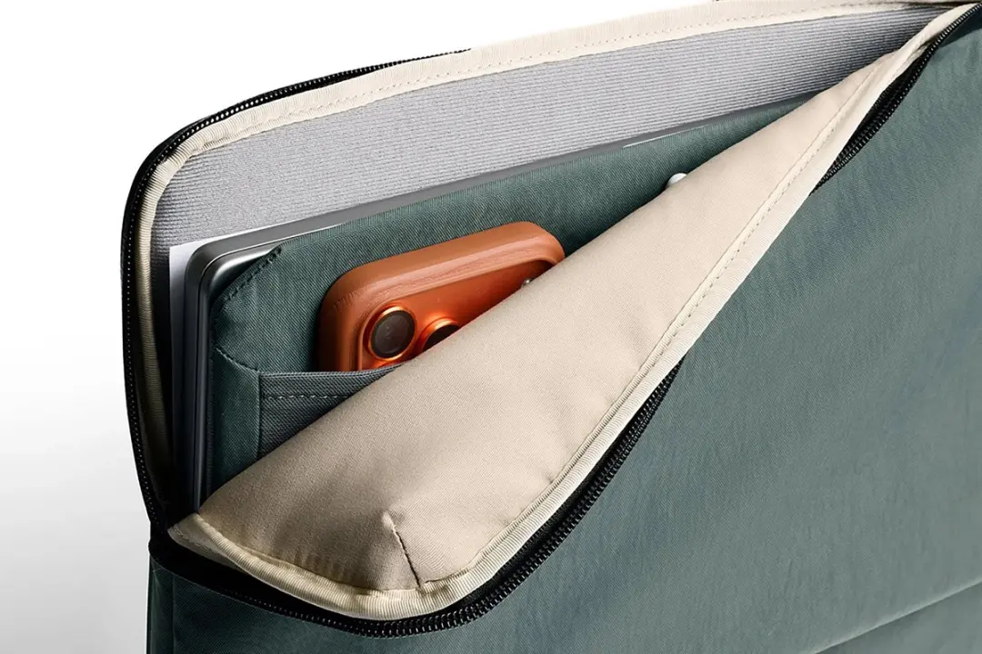 Bellroy Caddy Sleeve MacBook Pro/Air 16 - Gerecycled - 16 inch - Groen - afbeelding 2 van 6