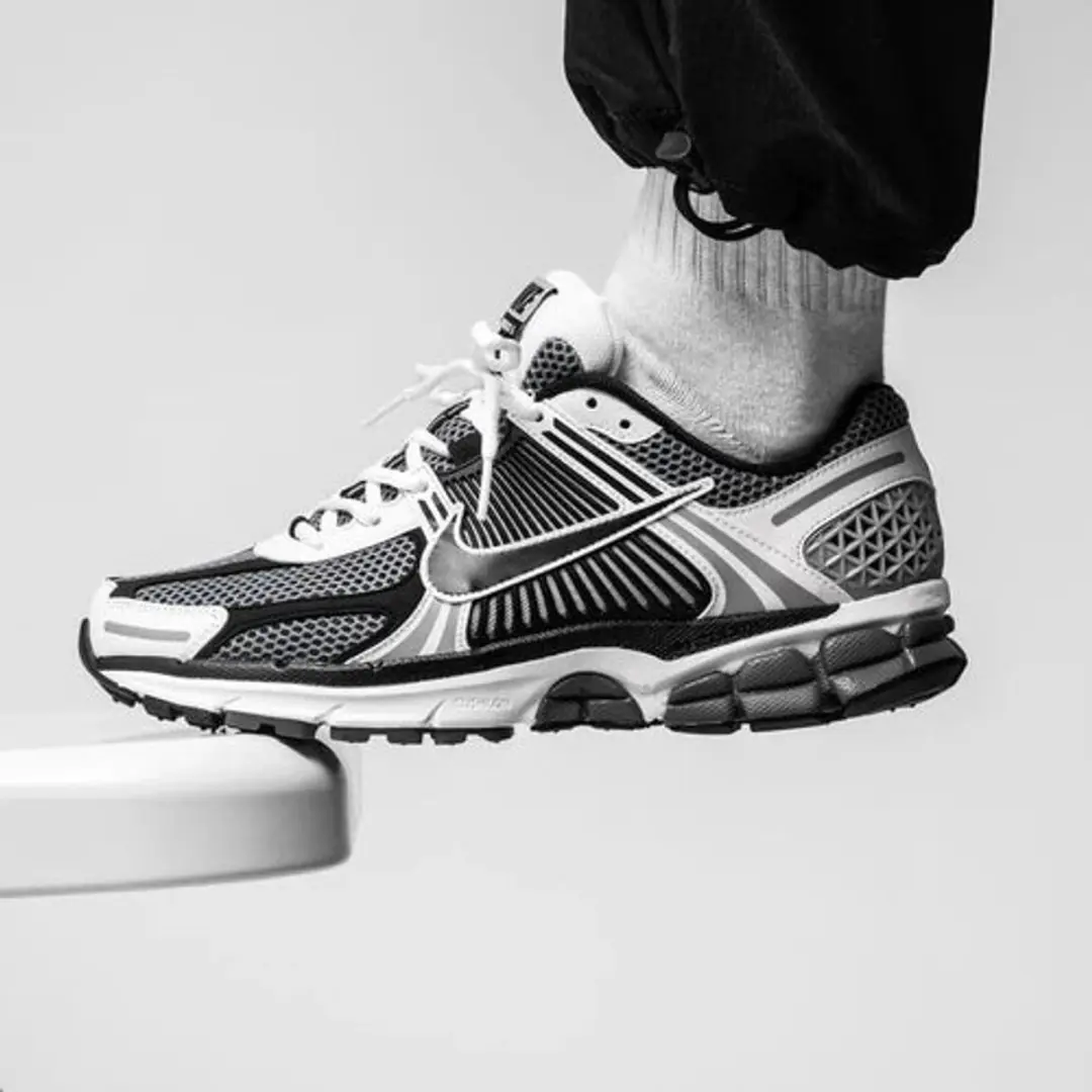 Nike Zoom Vomero 5 SE SP Sneakers - Dark Grey/Black-White - afbeelding 6 van 6