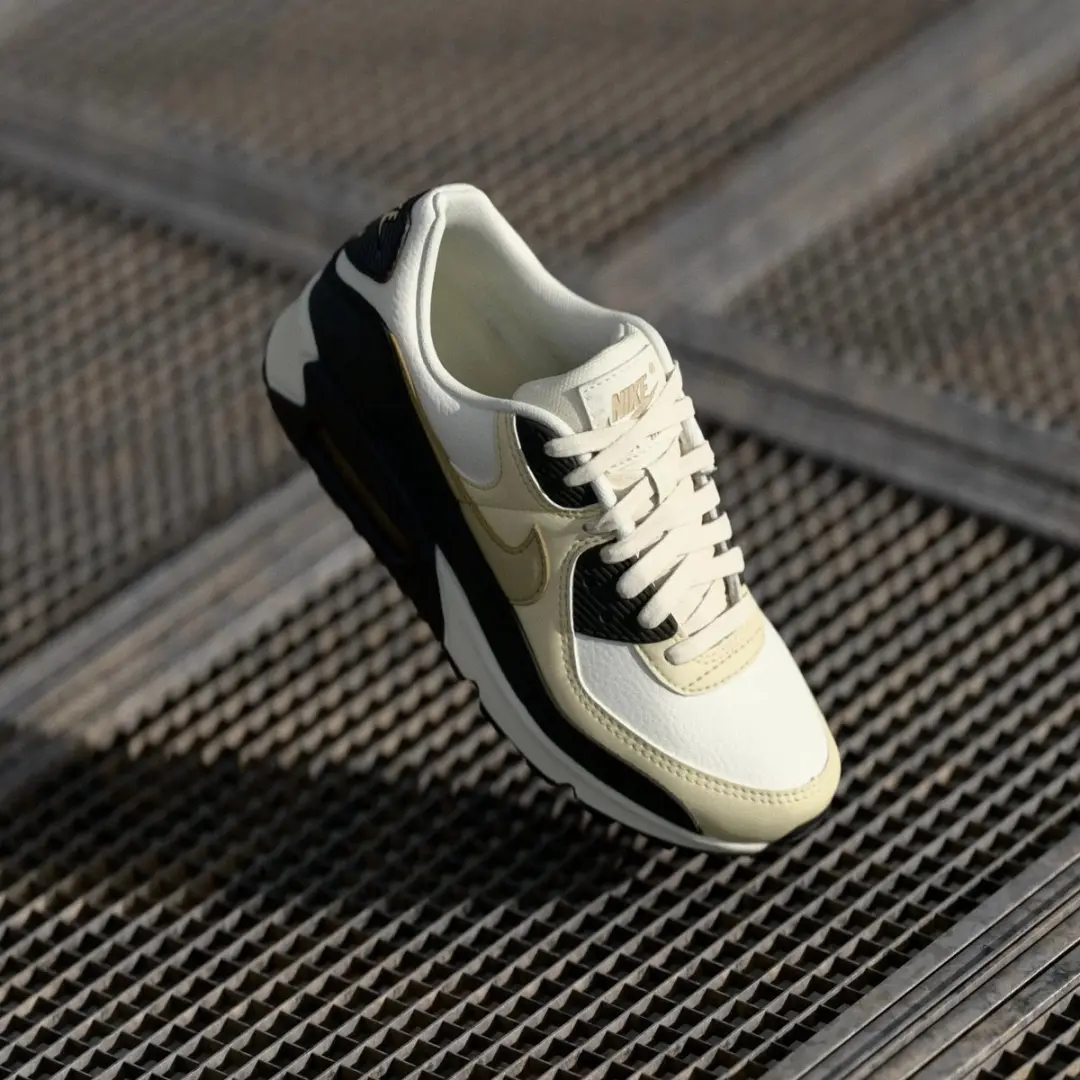 Nike Air Max 90 'Sail Black Croc' (W) maat 37.5.