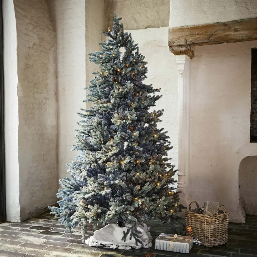 Loberon Kerstboom Patrick 134cm - 480 LED - Groen - afbeelding 4 van 5