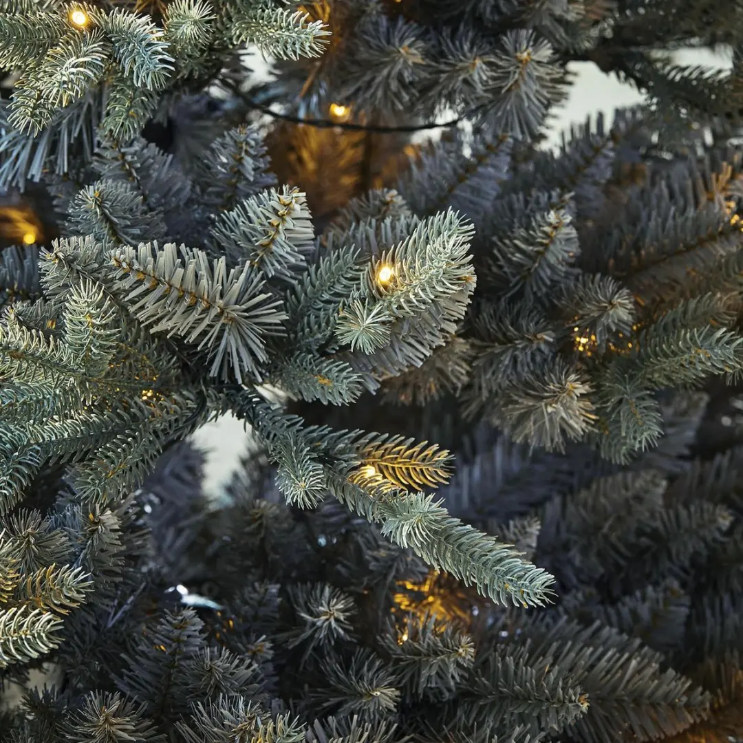 Loberon Kerstboom Patrick 134cm - 480 LED - Groen - afbeelding 2 van 5