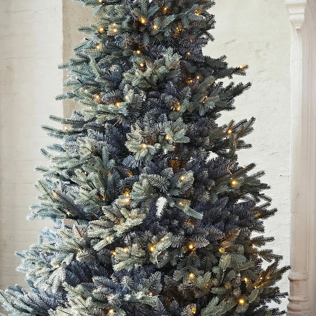 Loberon Kerstboom Patrick 134cm - 480 LED - Groen - afbeelding 3 van 5