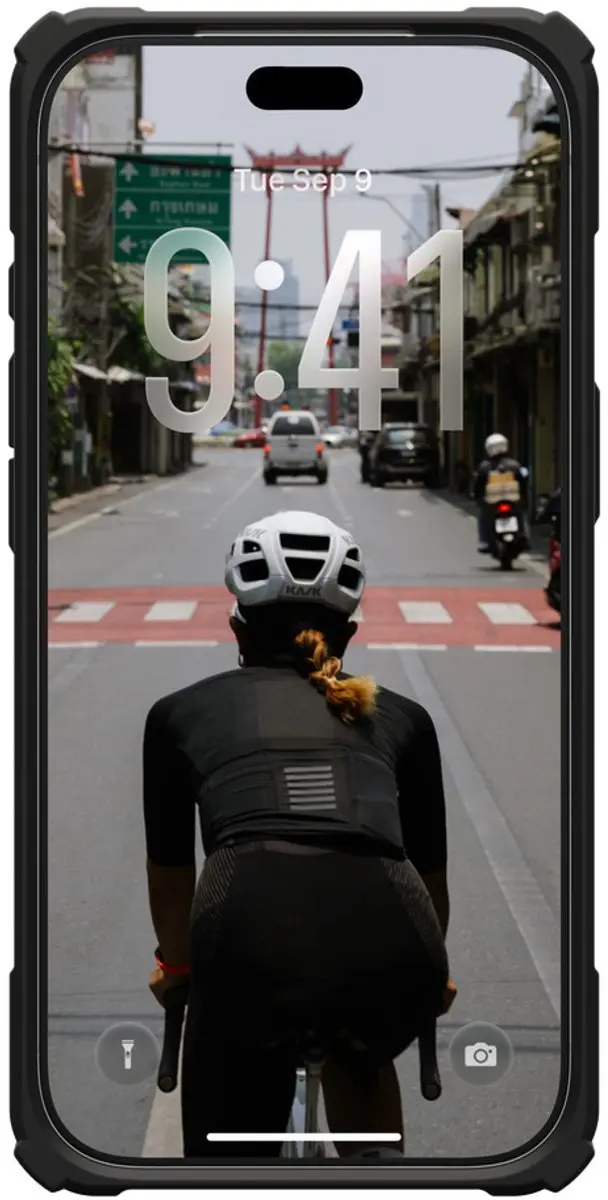 Urban Armor Gear Plasma XTE Backcover 114573114097 - iPhone 18/17 Pro - Zwart/Orange - afbeelding 6 van 6