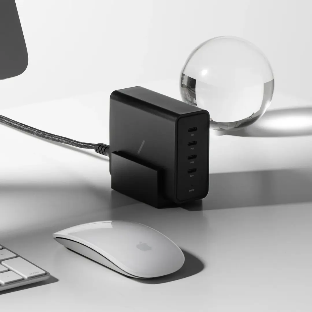 Native Union FAST-PD140-BLK-EU 4USB-C Wandlader 140W - Zwart