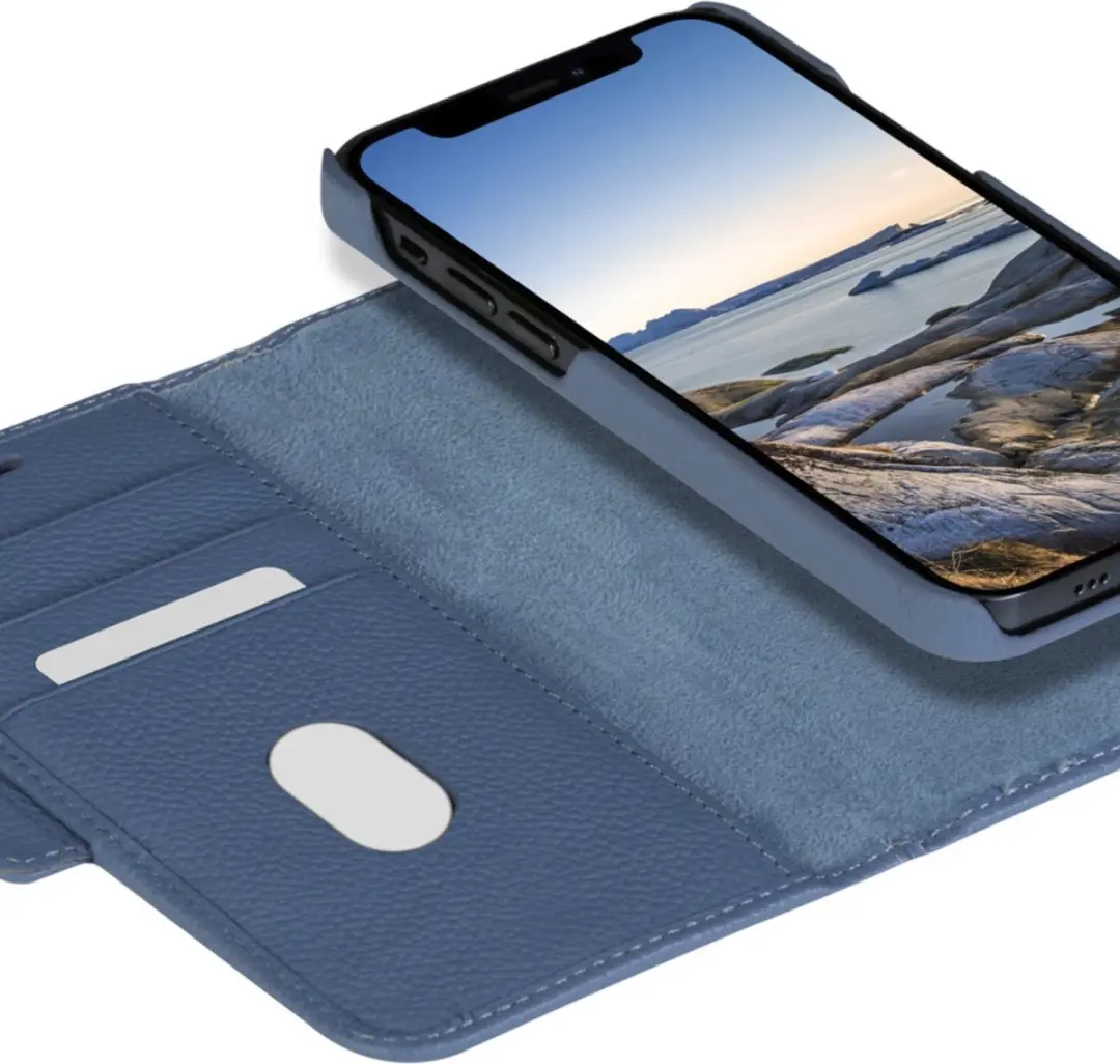dbramante1928 iPhone 13 Pro Max Boekplankhoesje Effen Blauw - 4 Pasjes