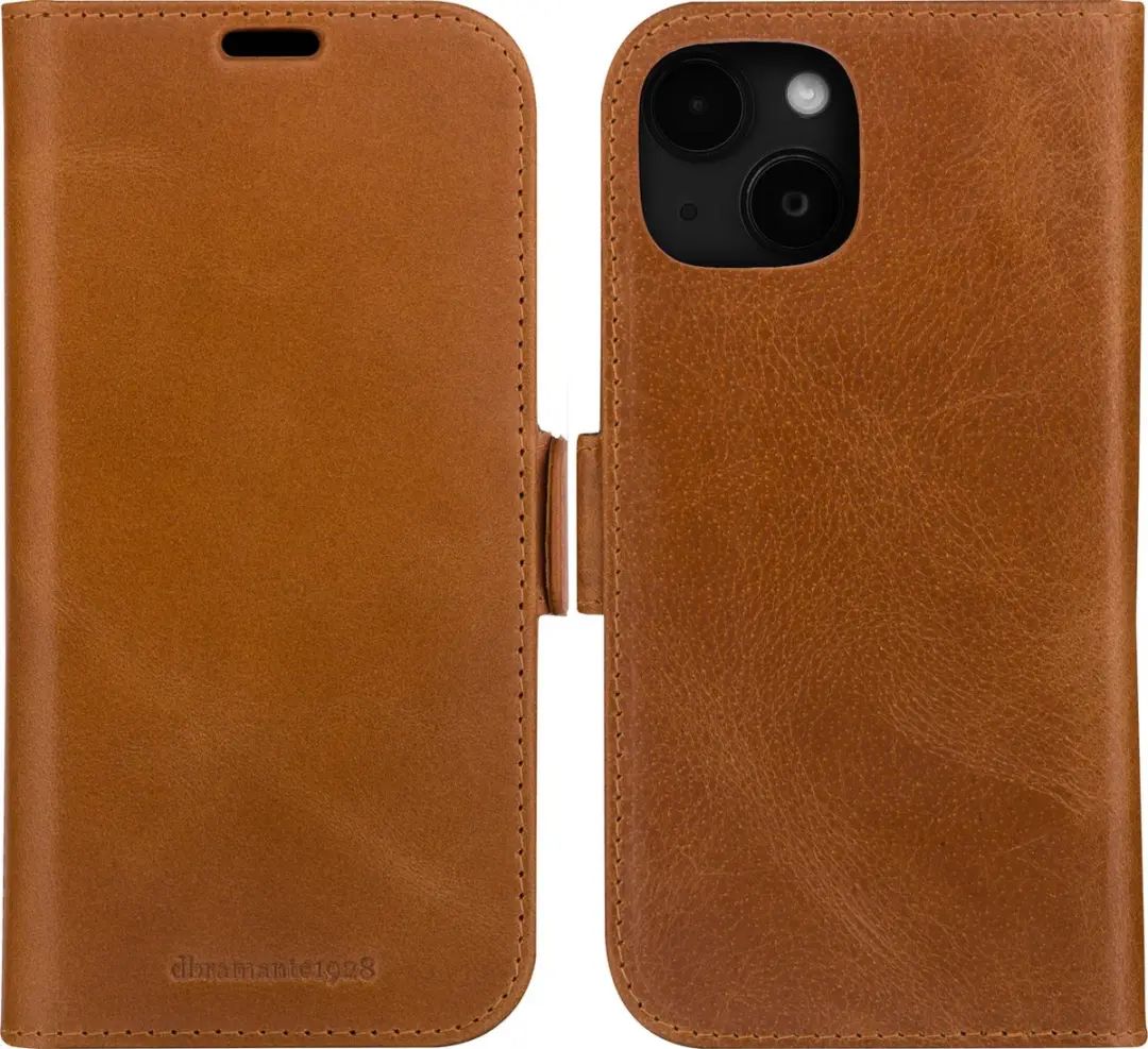 dbramante1928 iPhone 15 Plus Boekhoesje - Effen Cognac Leder - 4 Pasjes