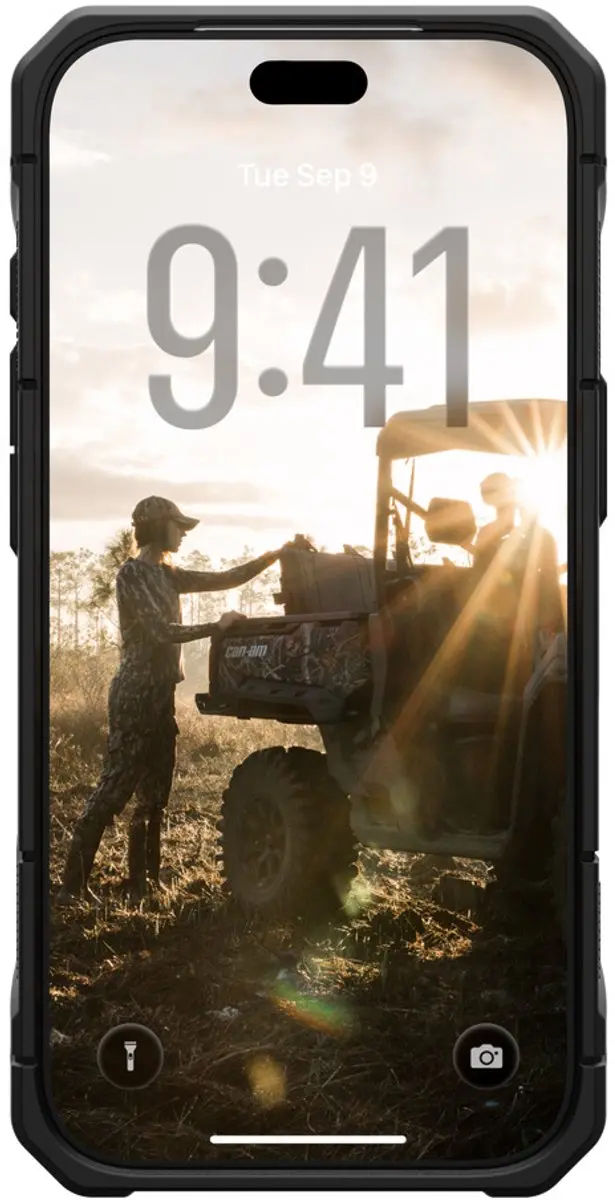 Urban Armor Gear Monarch Pro Backcover iPhone 18/17 Pro - Carbon Fiber - Zwart - afbeelding 4 van 5