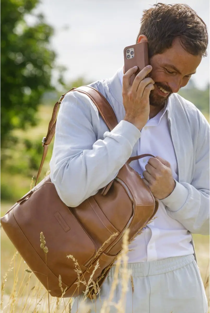 dbramante1928 iPhone 13 Boekhoesje - Effen Cognac