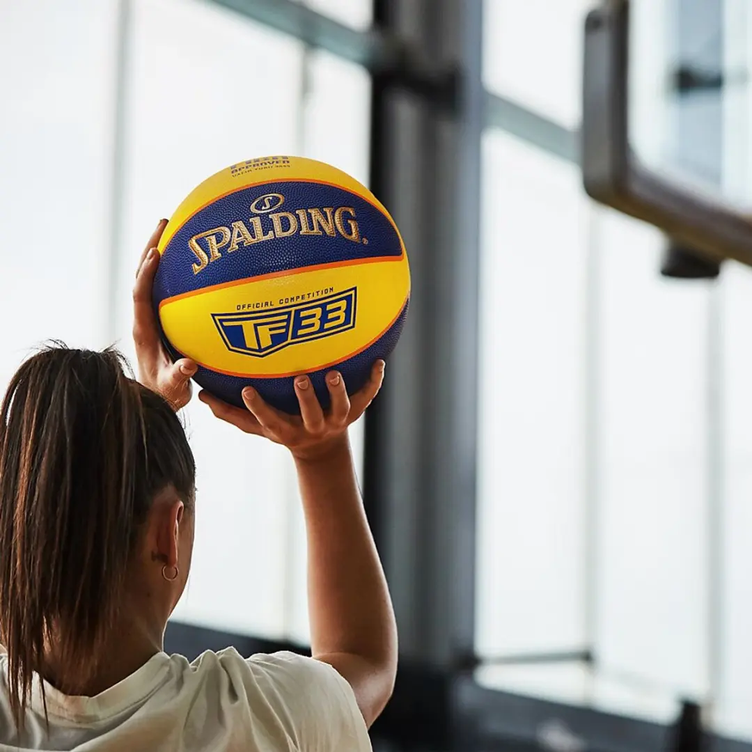 Spalding TF-33 Gold Composiet Basketbal 7 - Geel/Blauw - afbeelding 3 van 6