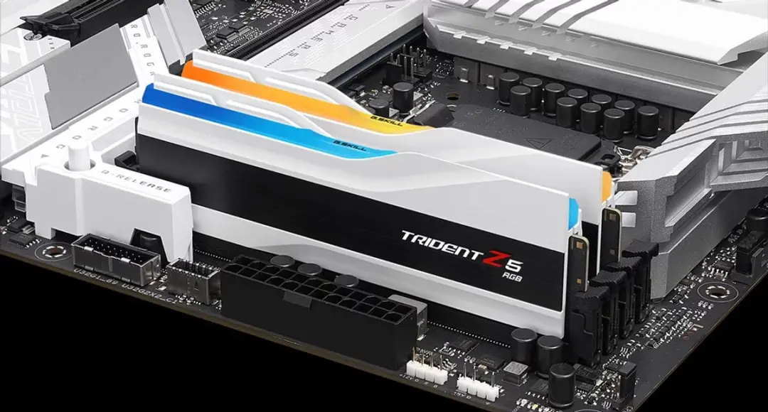 G.Skill Trident Z5 RGB F5-6000J2836G32GX2-TZ5RW DDR5 Geheugen - 64GB (2x32GB) - 4800MT/s