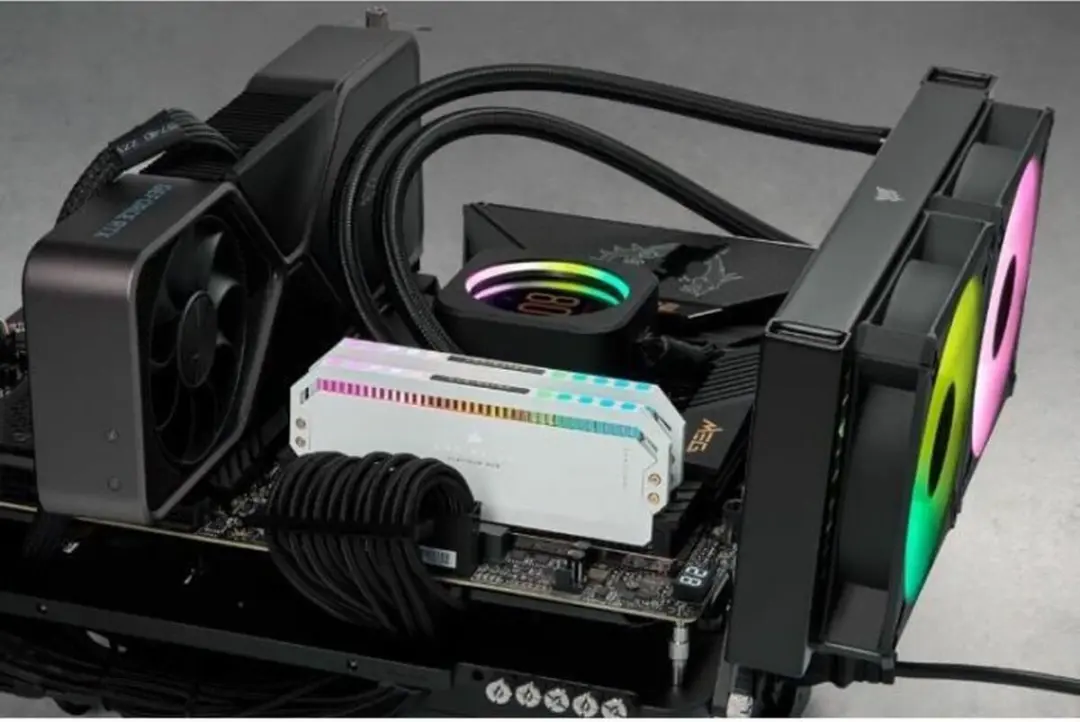 Corsair CMT32GX5M2B5200C40W DDR5 RAM - 32GB