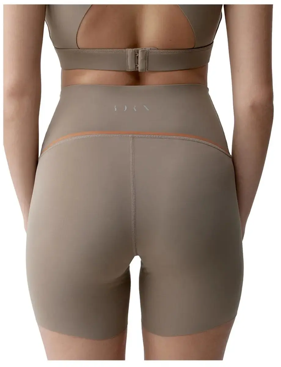 Born Living Yoga Brone Korte Broek - S - Taupe