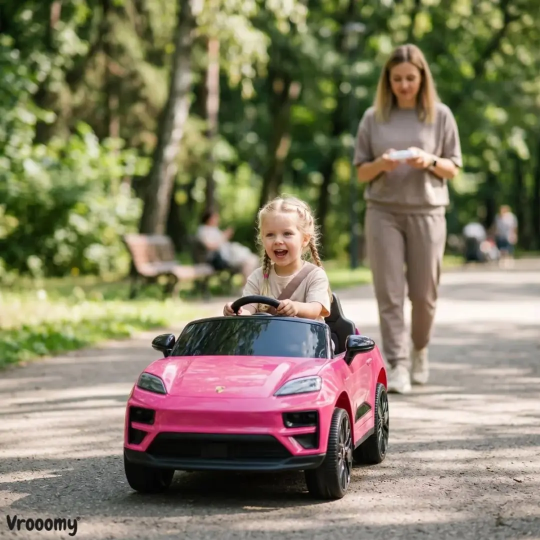 Vrooomy Porsche Macan Turbo 12V Kinderauto Roze - afbeelding 5 van 6