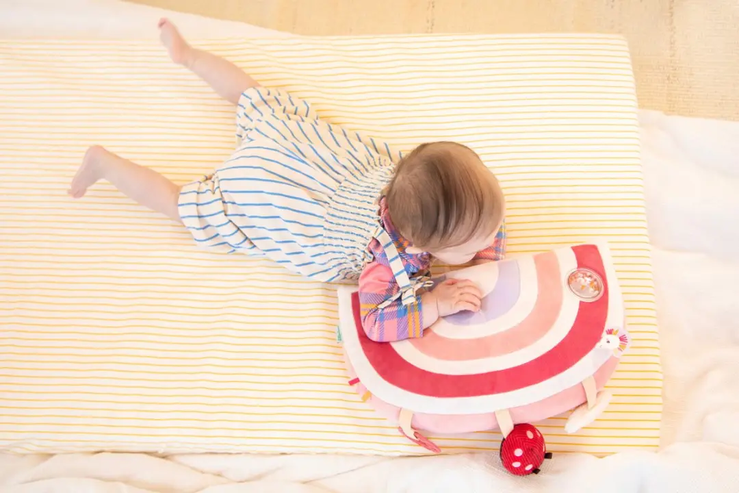 Lilliputiens Ontdekkingskussen Lena de Eenhoorn - 3 Speelelementen - Meerkleurig - afbeelding 3 van 6