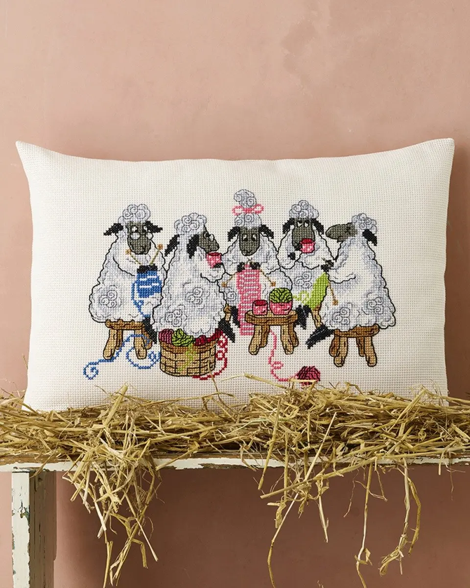 Permin borduurkussenpakket breiende schapen 83-5118 telpatroon