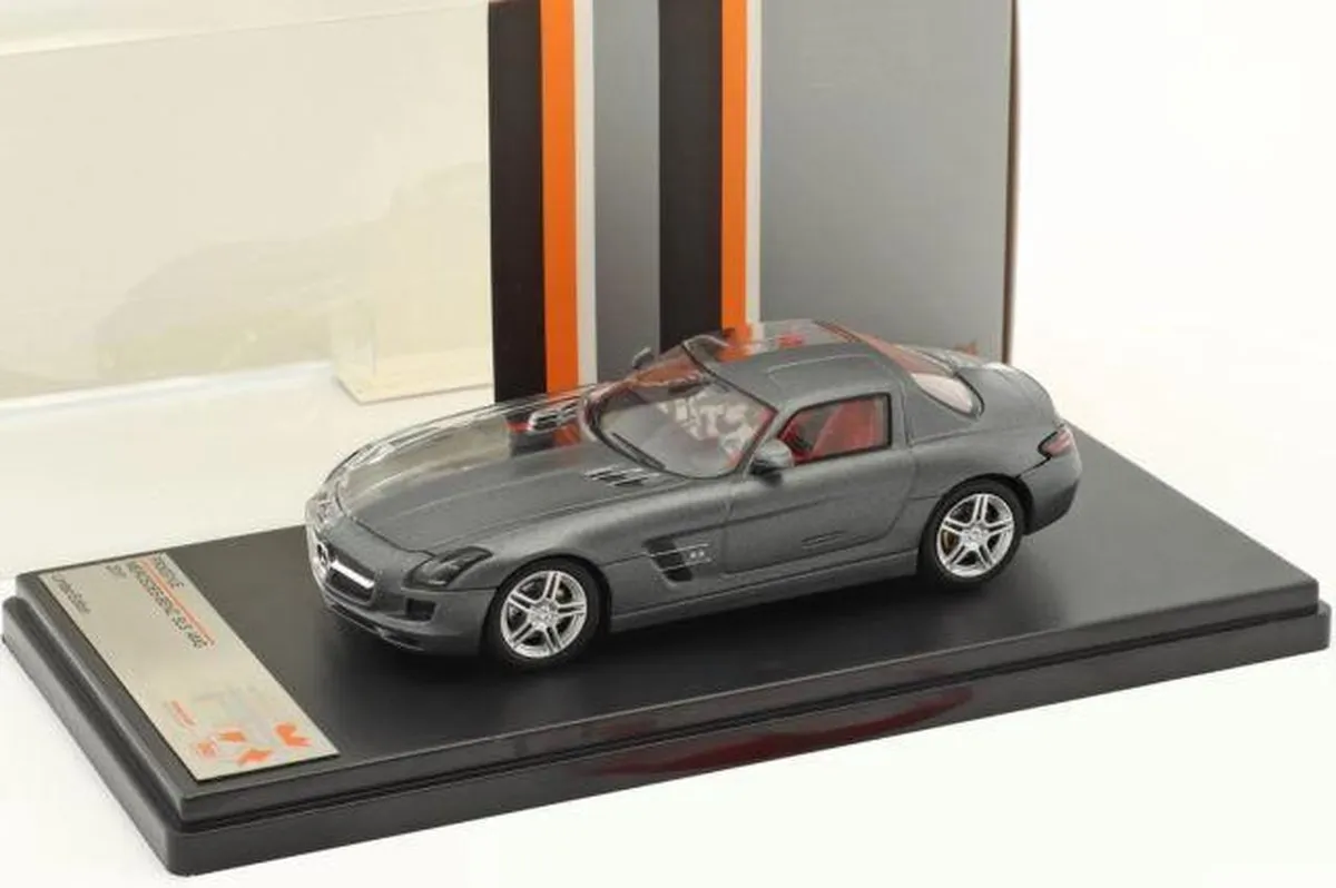 Mercedes-Benz SLS AMG 2011 Model 1:43 - Grijs