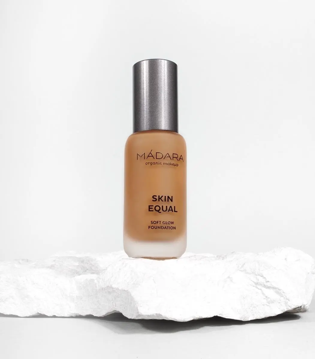 MÁDARA Skin Equal Foundation #70 Caramel 30ml - afbeelding 2 van 6