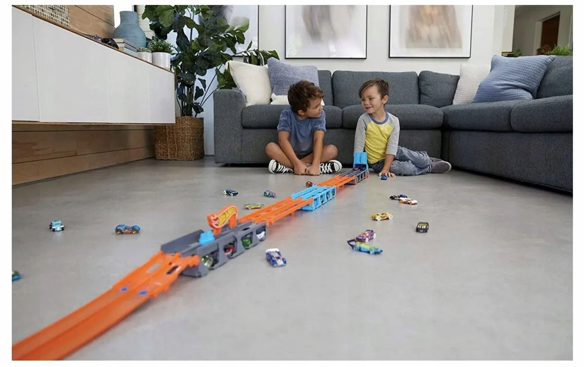 Hot Wheels Transporter & Racebaan 2-in-1 - Multi - afbeelding 3 van 5