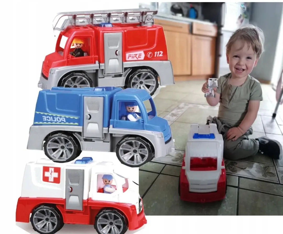 TRUXX Ambulans z akcesoriami 28 cm Luzem w kartonie