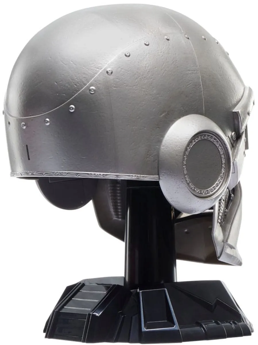 Hasbro Marvel Legends premium roleplay helm Doctor Doom 1:1 replica.